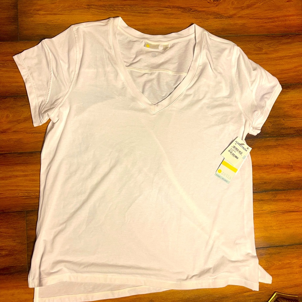 Zella v-neck active t-shirt